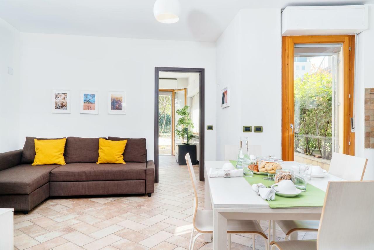 Four Bedroom Villa Near Metro Μιλάνο Εξωτερικό φωτογραφία